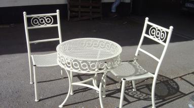 Mesh Table Chairs 001